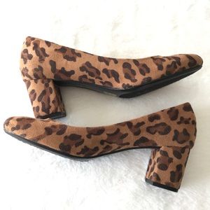 CL Laundry Ada Leopard Pumps Size 6, NWOT